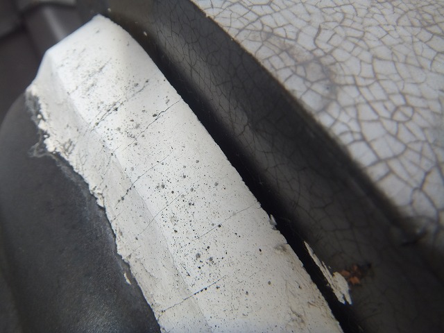 ひび割れが見受けられる鬼巻き